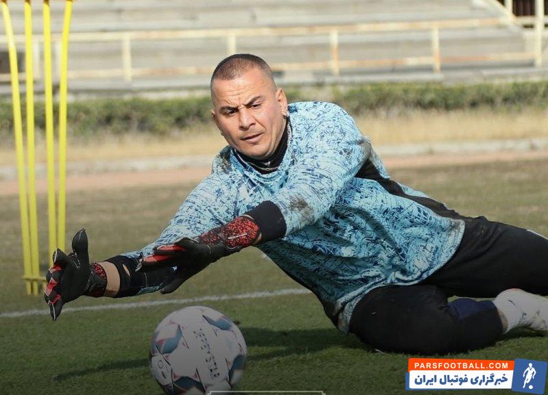 حامد لک گلر مس رفسنجان نخستین پنالتی سال جدید را مهار کرد