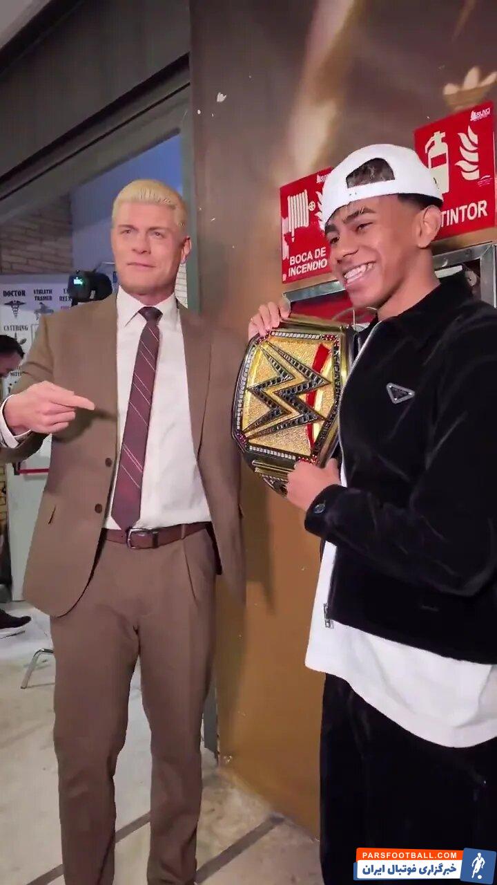 عکس | کمربند قهرمانی WWE برای لامینه یامال!