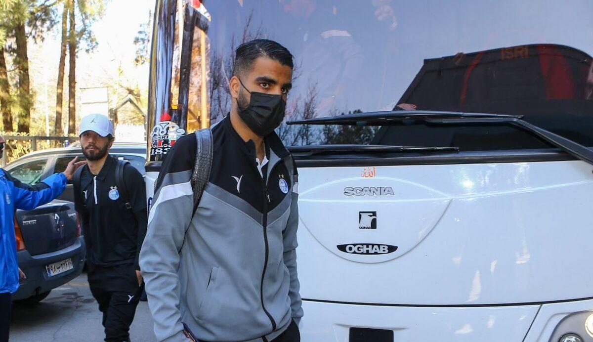 کاروان استقلال در میان استقبال هواداران خود در شهر اصفهان وارد هتل محل اقامت شد