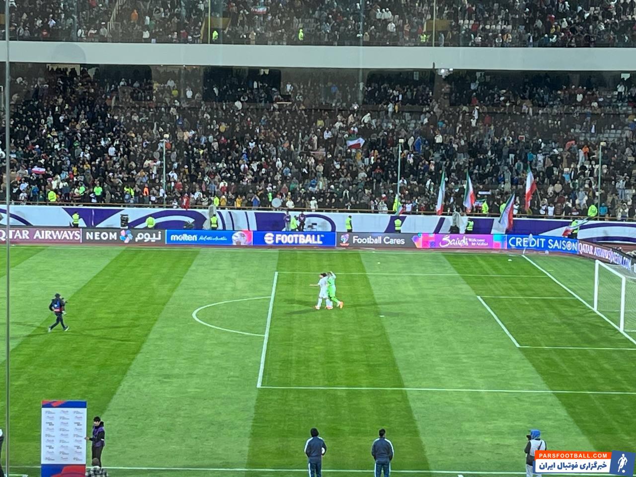 عکس| اشک بیرانوند پس از صعود به جام جهانی/ علی بیرو روی دستان بازیکنان تیم ملی