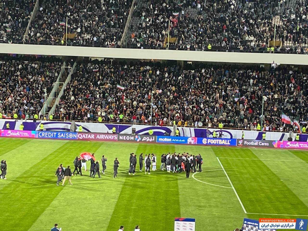 عکس| اشک بیرانوند پس از صعود به جام جهانی/ علی بیرو روی دستان بازیکنان تیم ملی