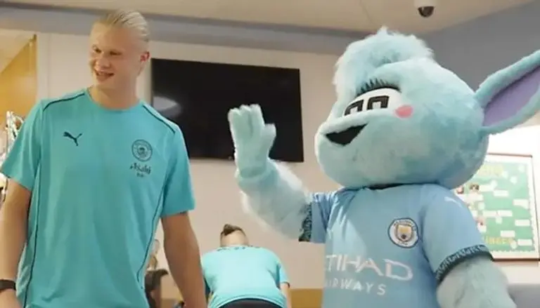 اتهام عجیب به مهاجم سرشناس: ضربه مغزی کردن یک زن! (عکس)