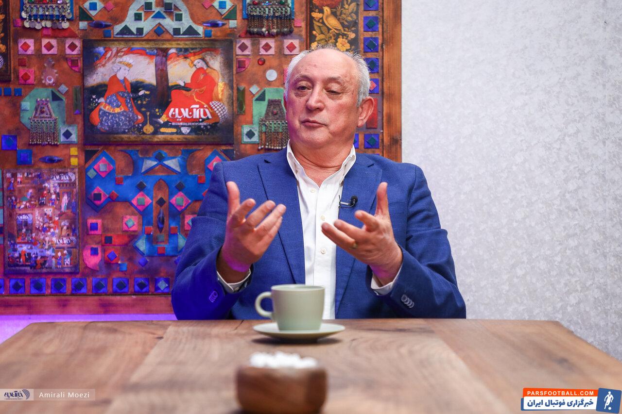 پایتخت را می‌بینم‌ ولی محسن تنابنده باید به من زنگ می‌زد/علی پروین گفت سیاه بپوشیم که کمتر گل بخوریم!