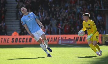 مهار ضربه پنالتی هالند از سوی کپا آریسابالاگا گلر بورنموث