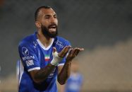 کلیپ سلفی گرفتن هواداران استقلال با روزبه چشمی قبل از دیدار استقلال با خیبر