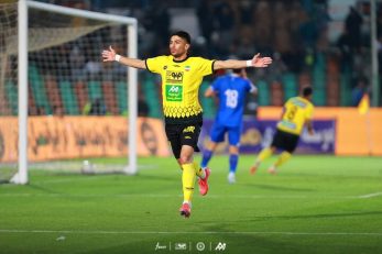 مهدی لیموچی ستاره سپاهان در دیدار استقلال خوزستان مصدوم شد