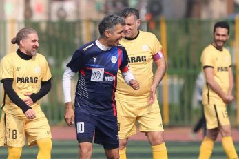 عادل فردوسی‌ پور در کنسرت و درحال تماشای بازی فوتبال دیده شد