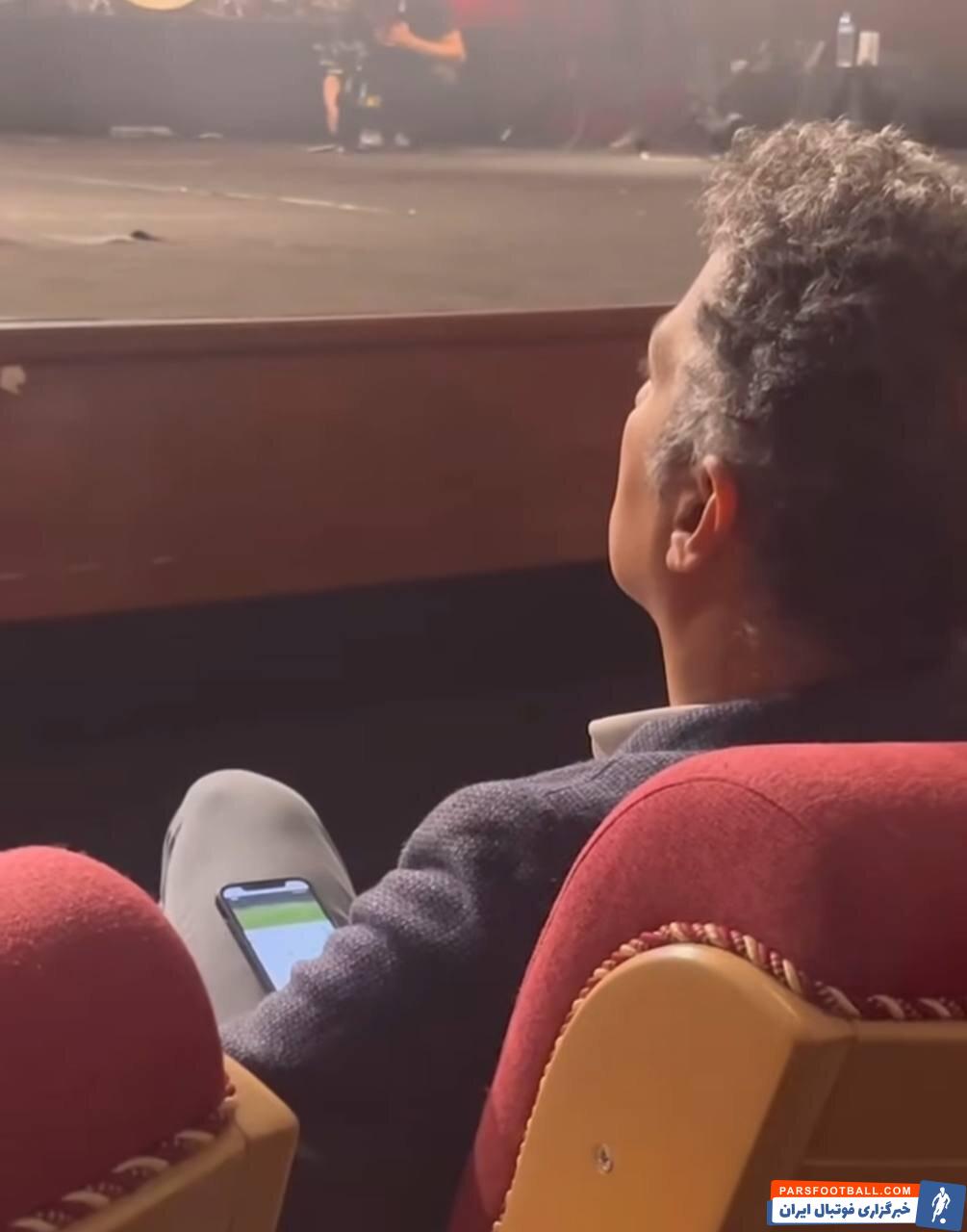 عادل فردوسی‌ پور در کنسرت و درحال تماشای بازی فوتبال دیده شد