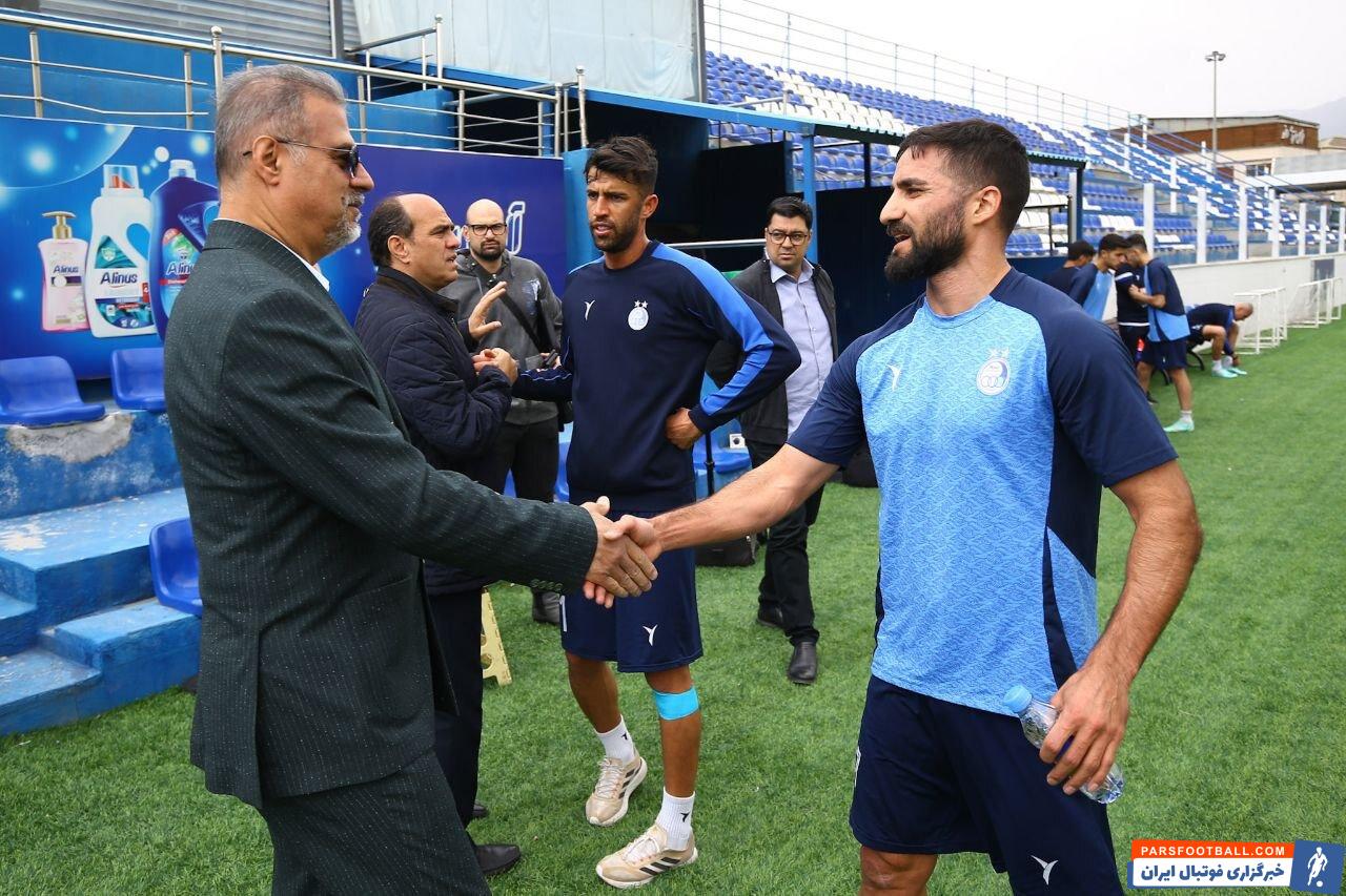 علی نظری‌ جویباری مدیرعامل استقلال در تمرین این تیم حضور پیدا کرد
