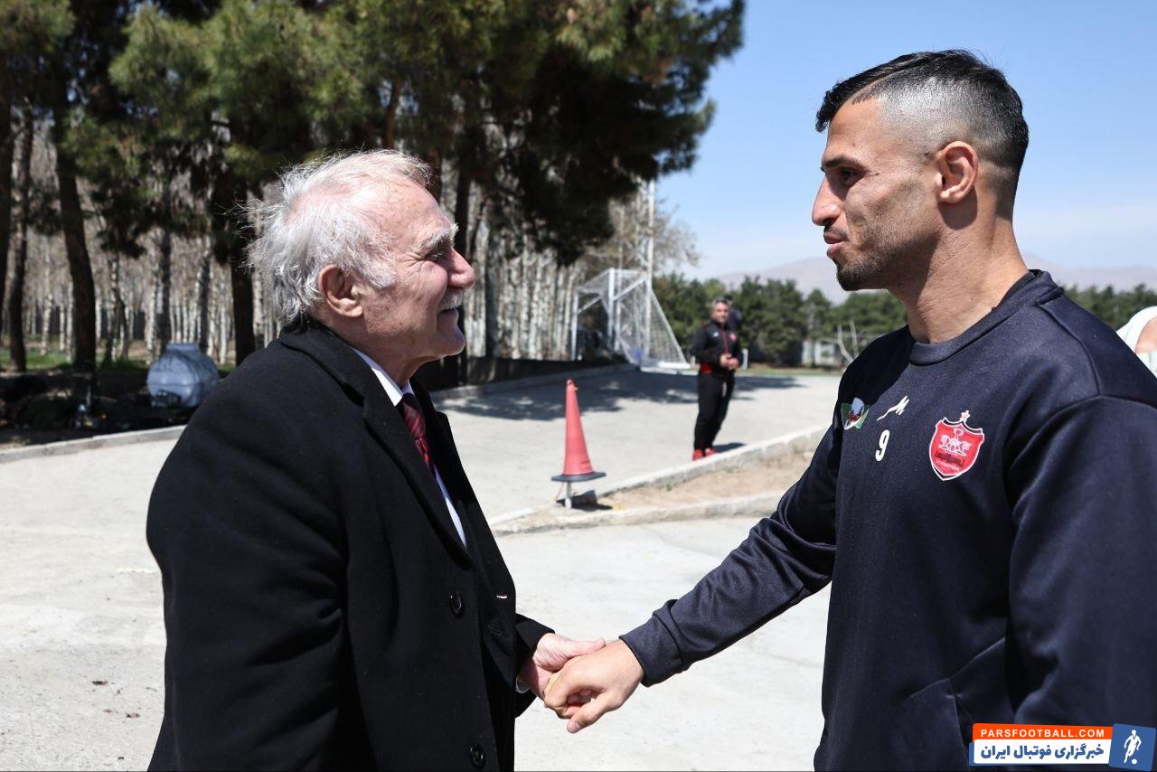 حسین کلانی اسطوره پرسپولیس در تمرین این تیم حضور پیدا کرد