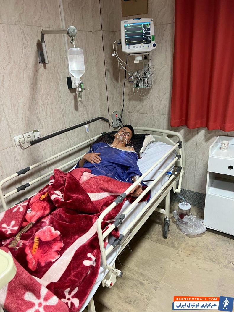 مهدی امیرآبادی پس از سقوط و آسیب جدی به دنده و ریه‌ اش در بیمارستان بستری شد