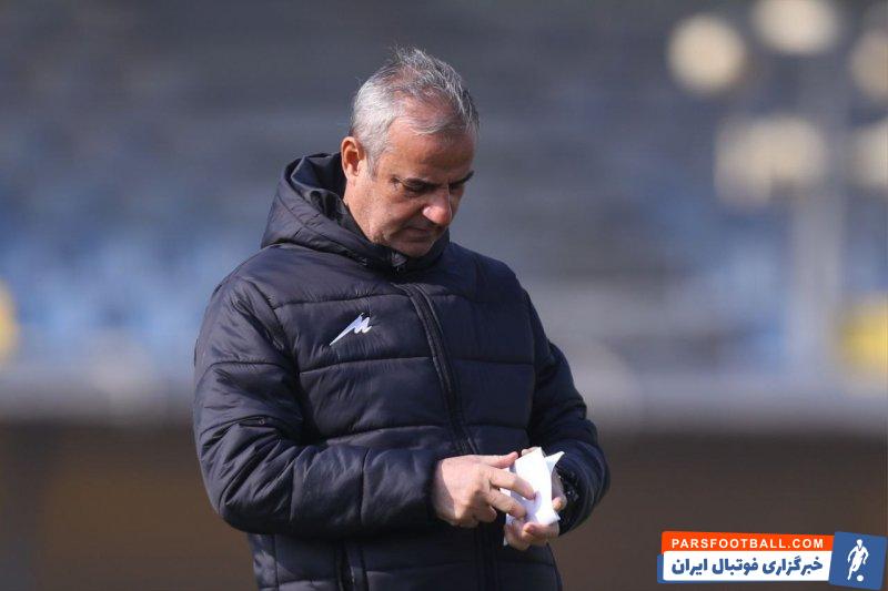 اسماعیل کارتال با چهرهای گرفته و متفکر در تمرین ریکاوری پرسپولیس
