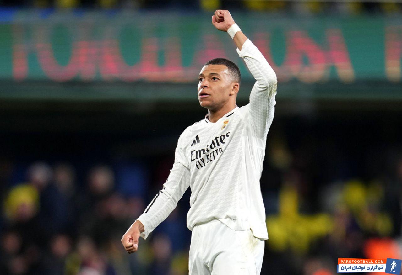 هوادار رئال مادرید با ماسک لاک پشت های نینجا حامی کیلیان امباپه