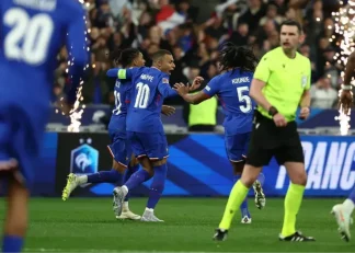 کلیپ واکنش کیلیان امباپه ستاره تیم ملی فرانسه به خراب شدن ماشین اسباب بازی حامل توپ