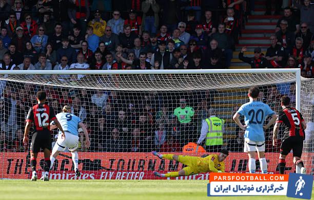 مهار ضربه پنالتی هالند از سوی کپا آریسابالاگا گلر بورنموث