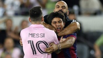 با قانون جدید سازمان لیگ فوتبال آمریکا لیونل مسی بادیگارد شخصی خود را از دست داد