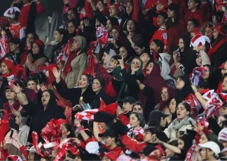 کلیپ شعار تند هواداران خانم پرسپولیس علیه رضا درویش