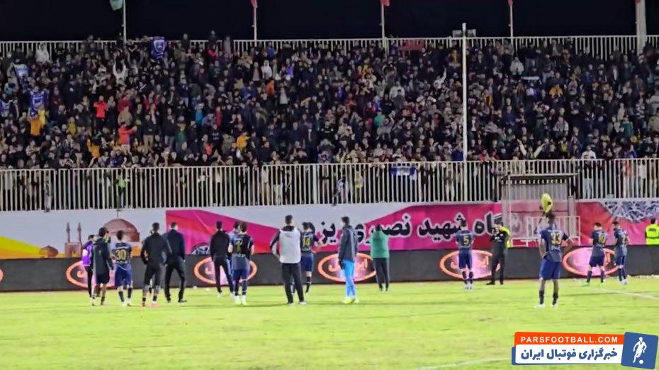 قطع بازی چادرملو و تراکتور در دقیقه 12 به دلیل پرتاب بطری از سوی تماشاگران