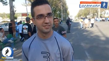 یک هوادار استقلال در حاشیه بازی این تیم مقابل هوادار: به مربی باید فرصت داد