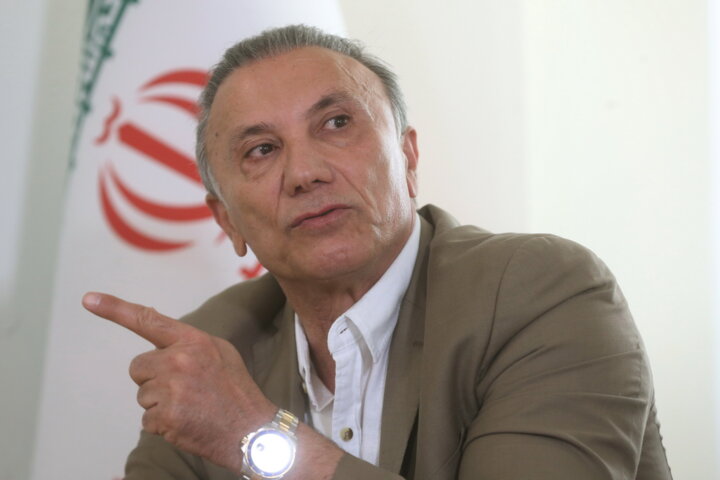 انتقاد از  میراث درویش در پرسپولیس در روز سونامی قراردادهای نجومی در والیبال ایران