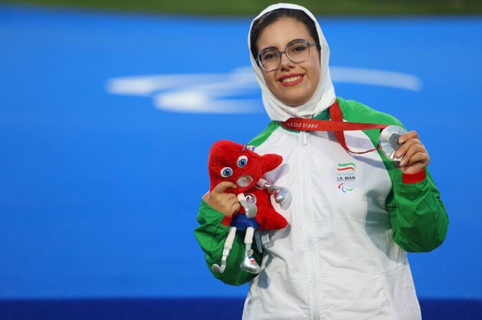 همتی: دختران ایران الگوهای تلاش و موفقیت در آوردگاه‌های بزرگ بین‌المللی هستند