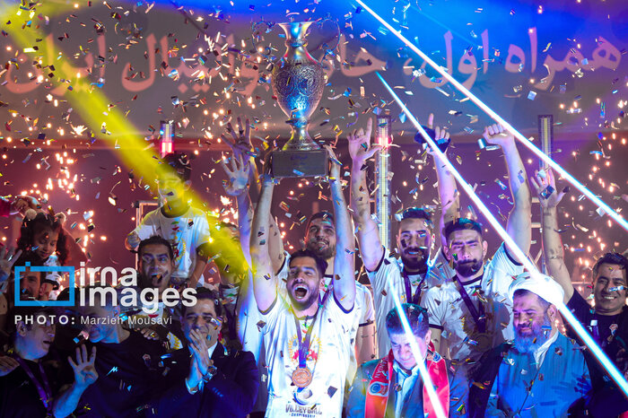 انتقاد از  میراث درویش در پرسپولیس در روز سونامی قراردادهای نجومی در والیبال ایران