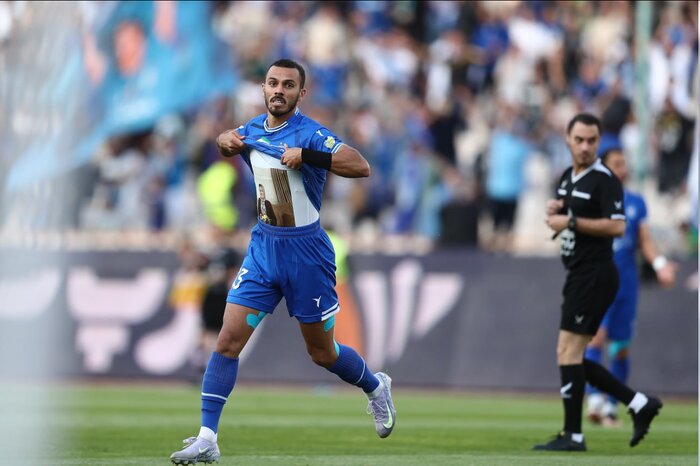 171812542 تساوی جنجالی در آزادی؛ تیر، VAR و بدشانسی استقلال را باز هم متوقف کرد