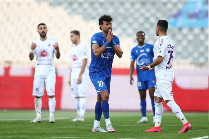 171812545 تساوی جنجالی در آزادی؛ تیر، VAR و بدشانسی استقلال را باز هم متوقف کرد