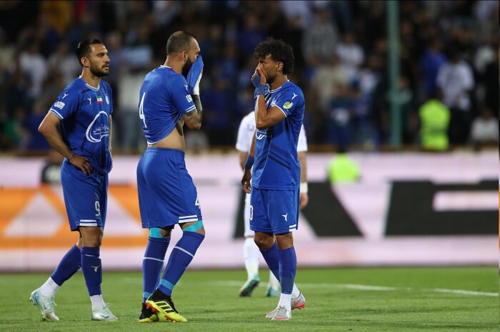 171812581 تساوی جنجالی در آزادی؛ تیر، VAR و بدشانسی استقلال را باز هم متوقف کرد