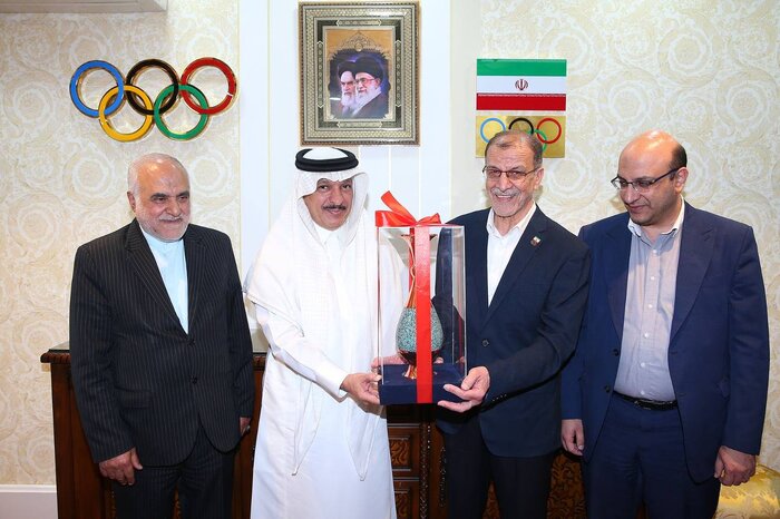 تاکید بر گسترش روابط ورزشی تهران-ریاض در دیدار سفیر عربستان با خسروی‌وفا