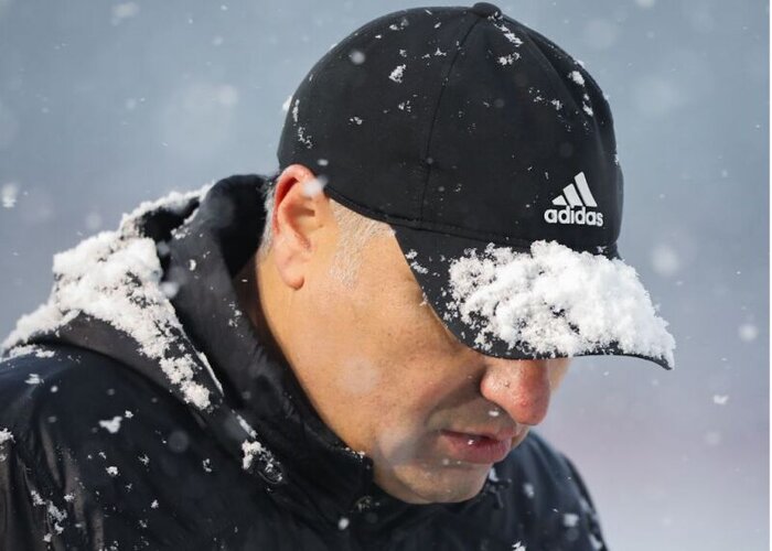 بررسی احتمالات سقوط و قهرمانی لیگ برتر فوتبال در روز شاخ و شانه کشیدن در والیبال