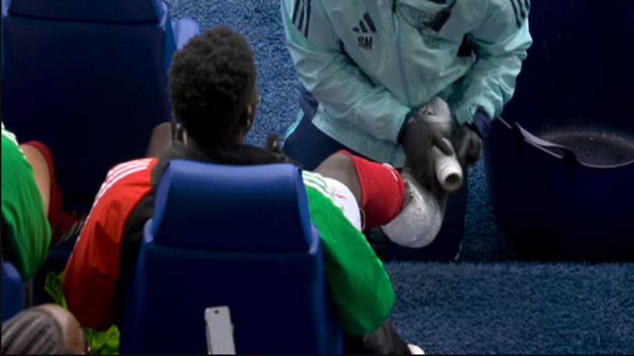 مصدومیت ساکا کنار زمین