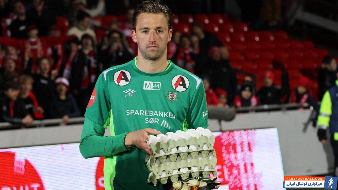 عکس| عجیب‌ترین جایزه بهترین بازیکن زمین دنیای فوتبال!