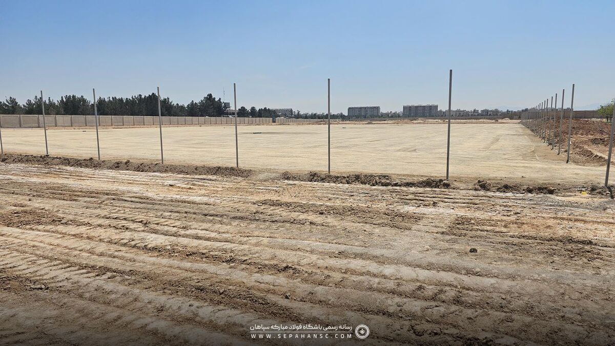 385549 پایان زیرسازی چمن شماره ۲ ورزشگاه نقشجهان