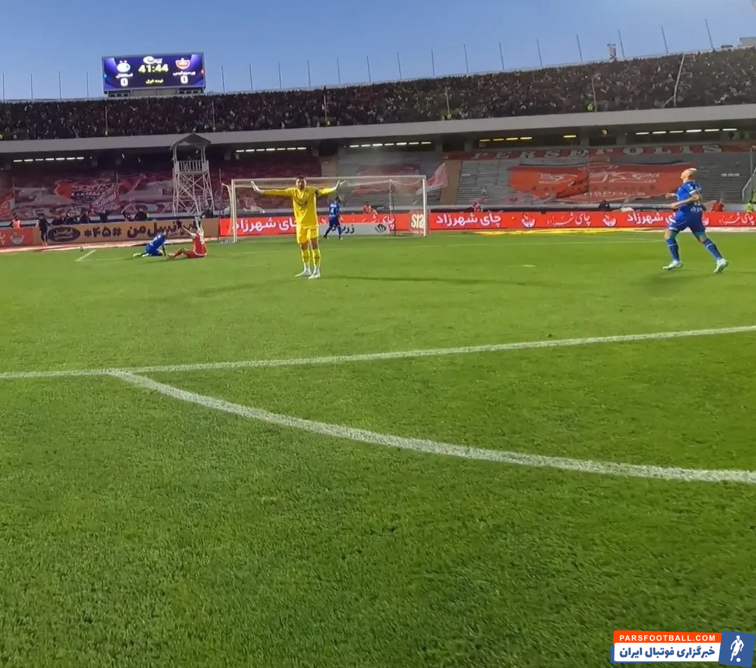 موافقت فیفا با نصب دوربین روی پیراهن داور در بازی جمعه پرسپولیس و سپاهان