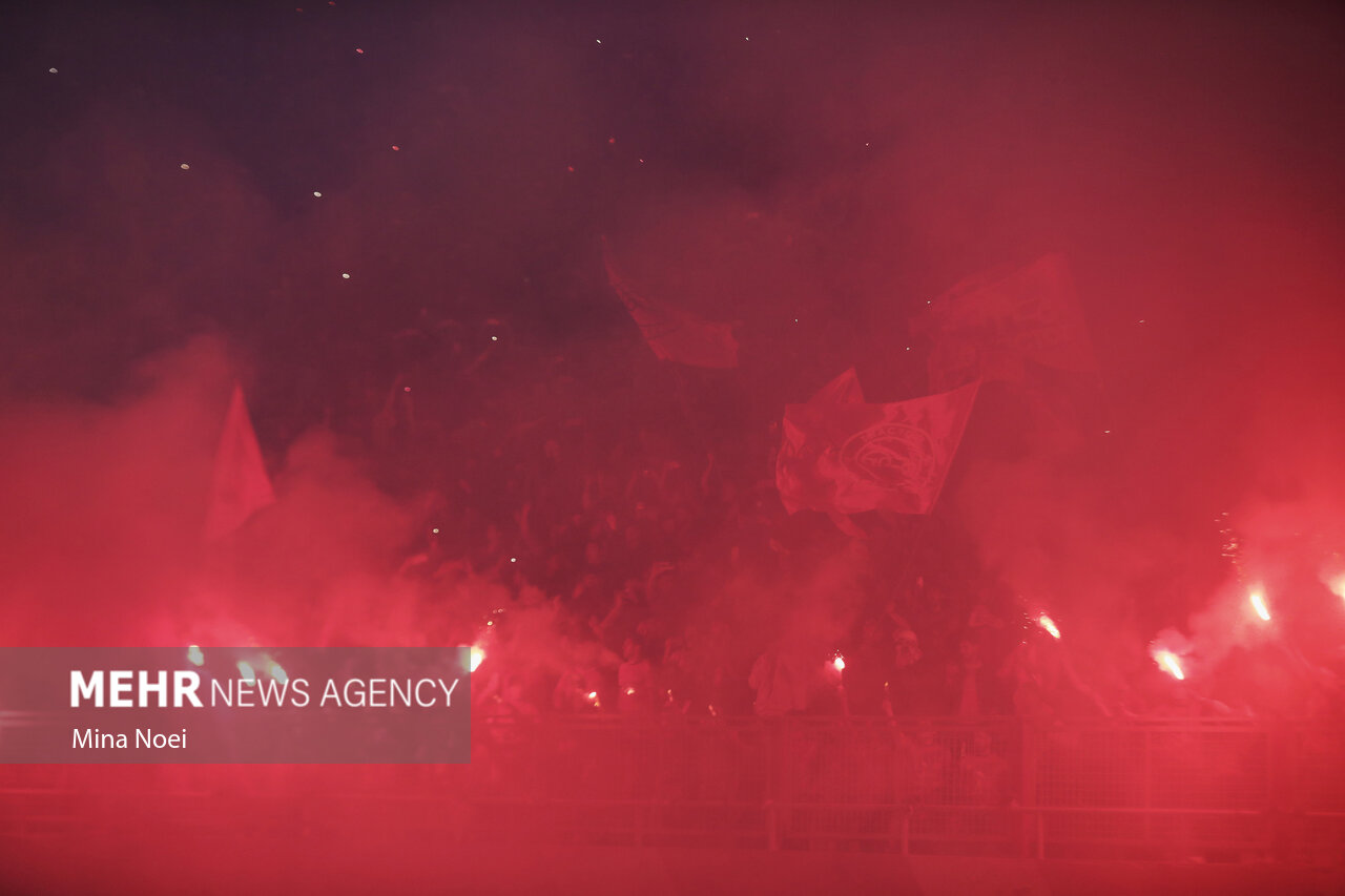 5448578 تراکتور با شکار قو جشن پیروزی گرفت؛ تبریزیها نزدیکتر از همیشه به جام