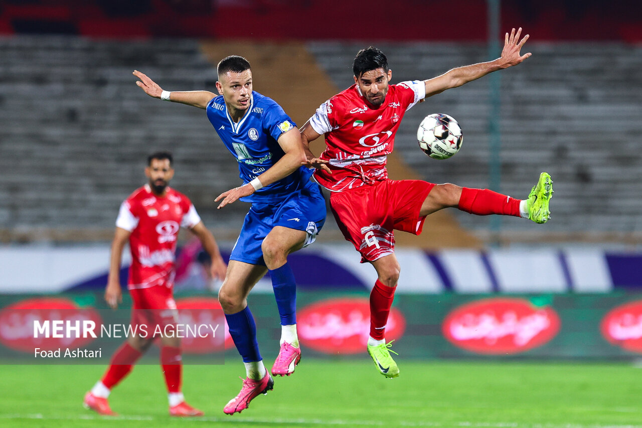 5449770-2 پرسپولیس نباید امتیاز از دست دهد؛لزوم خروج بازیکنان مُسن از جمع سرخها