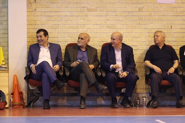 5475490 تصاویری از پا به توپ شدن رئیس جمهور