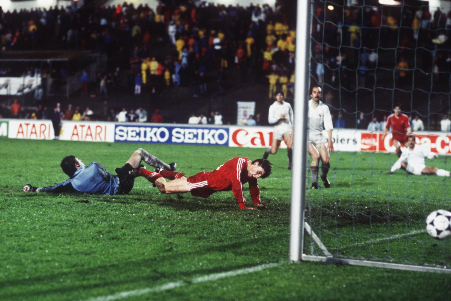 چه تیم هایی در تاریخ فوتبال هرگز به رئال مادرید نباخته اند؟