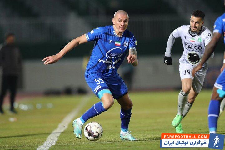 استقلال ؛ همسر مدافع برزیلی استقلال سیلوا و منصوریان را اشتباه گرفت