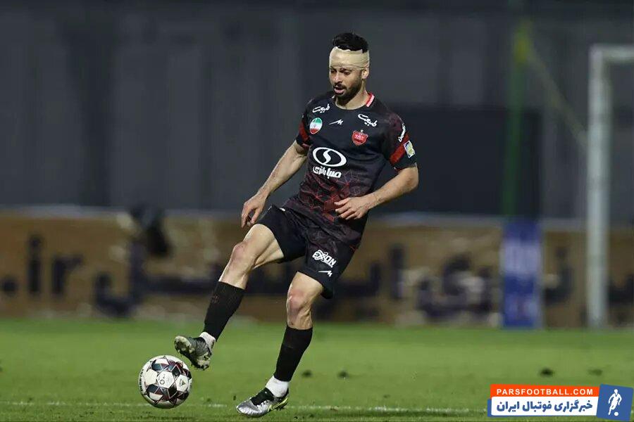 سروش رفیعی ستاره پرسپولیس در دیدار مقابل نساجی از ناحیه سر مصدوم شد