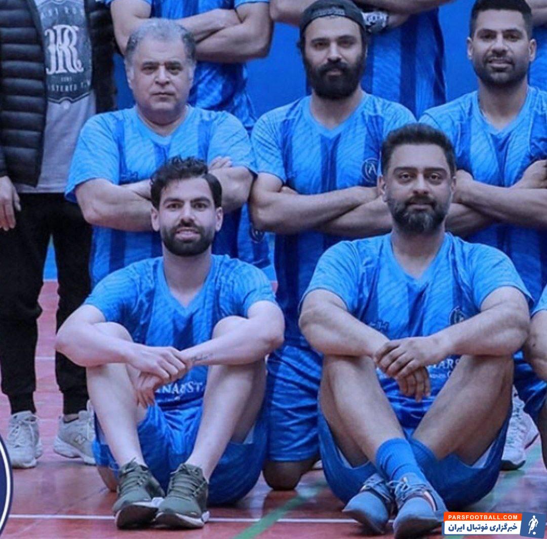 یاسین سلمانی ستاره پرسپولیس در تمرین تیم والیبال هنرمندان حضور پیدا کرد