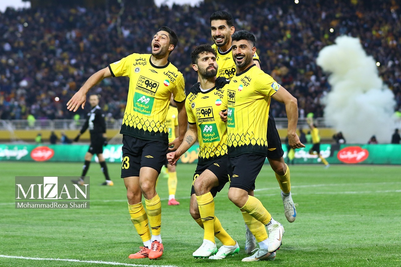 سپاهان و کارترون در تعقیبِ چراغ خاموشِ تراکتور؛ خیز زردپوشان زاینده‌رود برای بازگشت به کورس قهرمانی