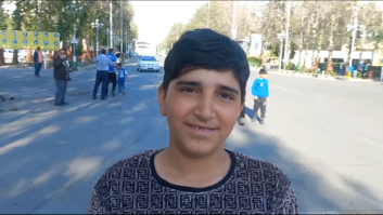هوادار پرسپولیس : امیدوارم استقلال برنده شود و برای حمایت از این تیم به ورزشگاه آمدم