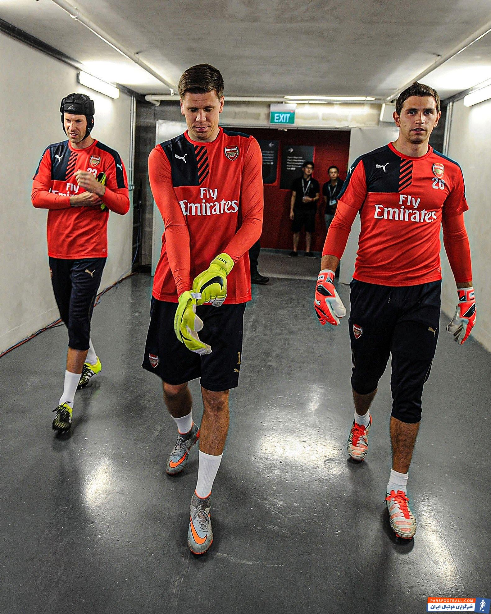 وویچک شزنی، پیتر چک و امیلیانو مارتینز در در اوایل فصل 16-2015 در آرسنال