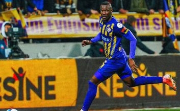 مامه تیام عملکرد ضعیفی در دیدار ایوب اسپور مقابل باشاک شهیر داشت