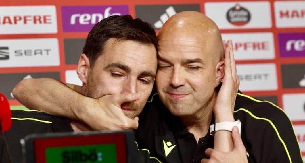 گریه ریکاردو دی بورگوس، داور ال کلاسیکو در نشست خبری بازی بارسلونا و رئال مادرید