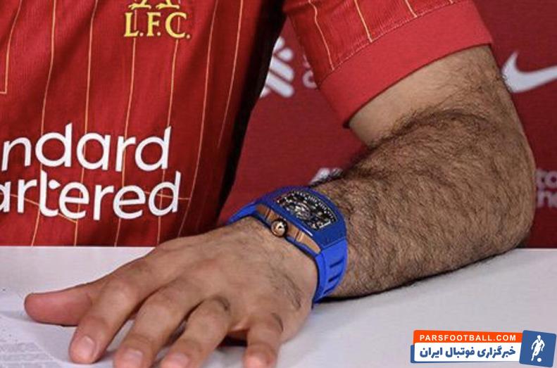 ساعت لوکس برند ریچارد میل با قیمت ۹۴۹,۹۹۹ دلار در دست محمد صلاح