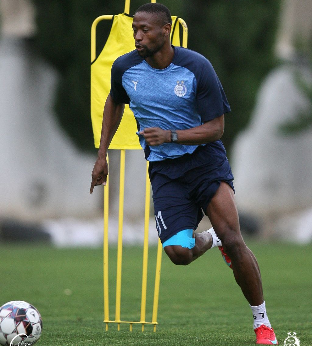 مسعود جوما مهاجم کنیایی استقلال در تمرینات این تیم