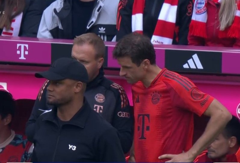 muller_kompany_bundesliga_20250426_203303 توماس مولر و ونسان کمپانی